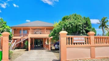 Entrada de la propiedad