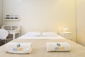 Apartamento clássico, várias camas, para não fumantes | 1 quarto, cofres nos quartos, escrivaninha