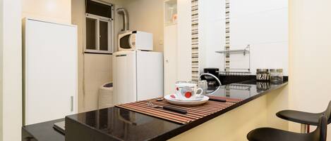 Classic Apartment, Multiple Beds, Non Smoking | Private kitchenette