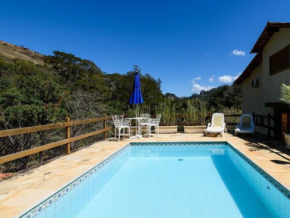 Hồ bơi ngoài trời 