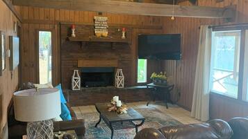 Smart-TV, Kamin, DVD-Player