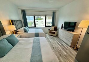 1 bedroom, desk, iron/ironing board, free WiFi - Directly on the Beach with Pool & Ocean access ! (Miami Beach)
