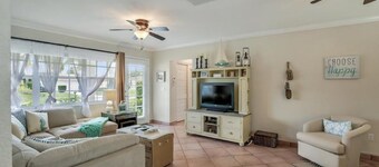 Closest private rental home to beach access and JW Marriott! 3 minute walk!