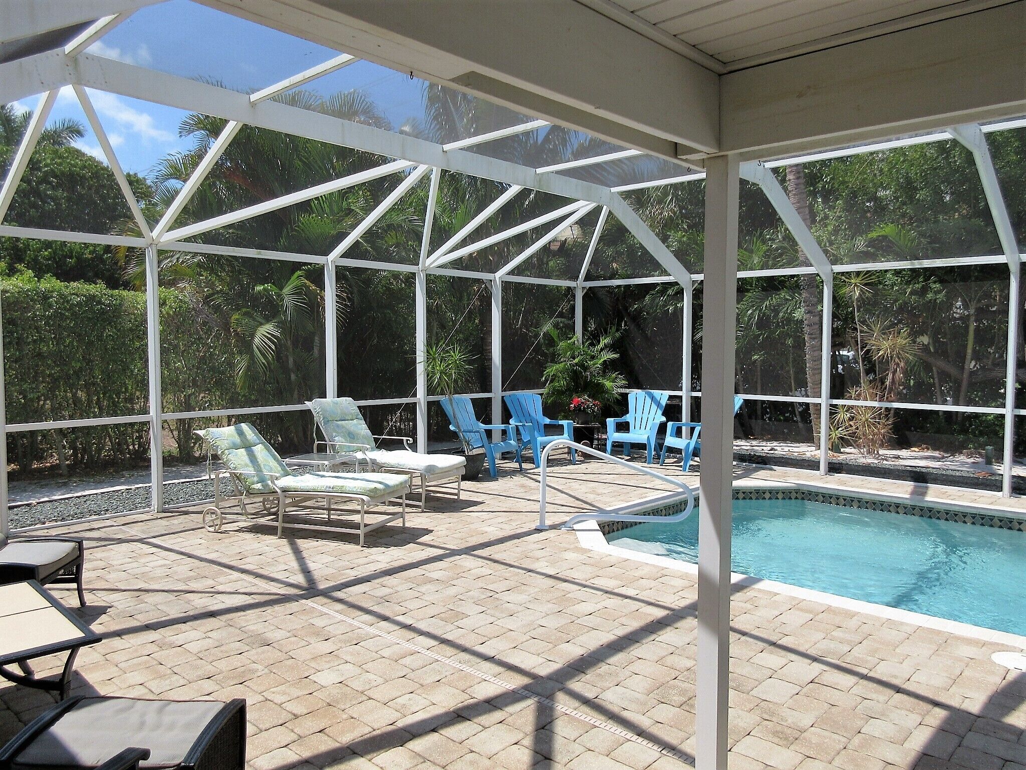 Alberca al aire libre y alberca climatizada