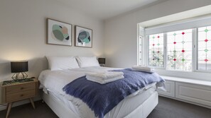 3 bedrooms, desk, iron/ironing board, travel cot