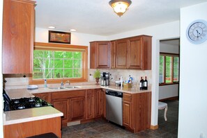 冰箱、微波炉、烤箱、炉灶