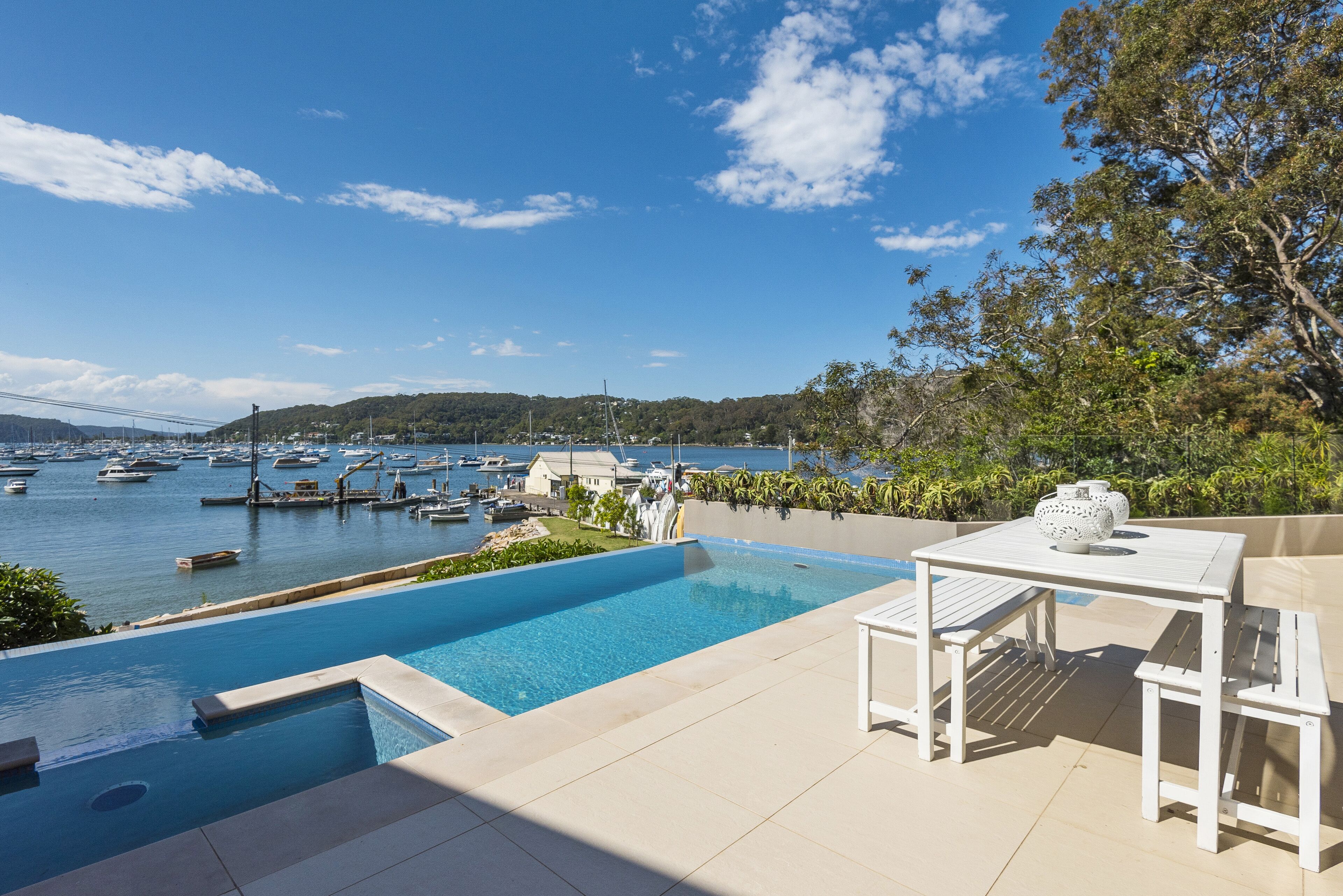 Avalon Careel Bay Waterfront Lower Duplex Deck w exclusive use Infinity Pool — image 4