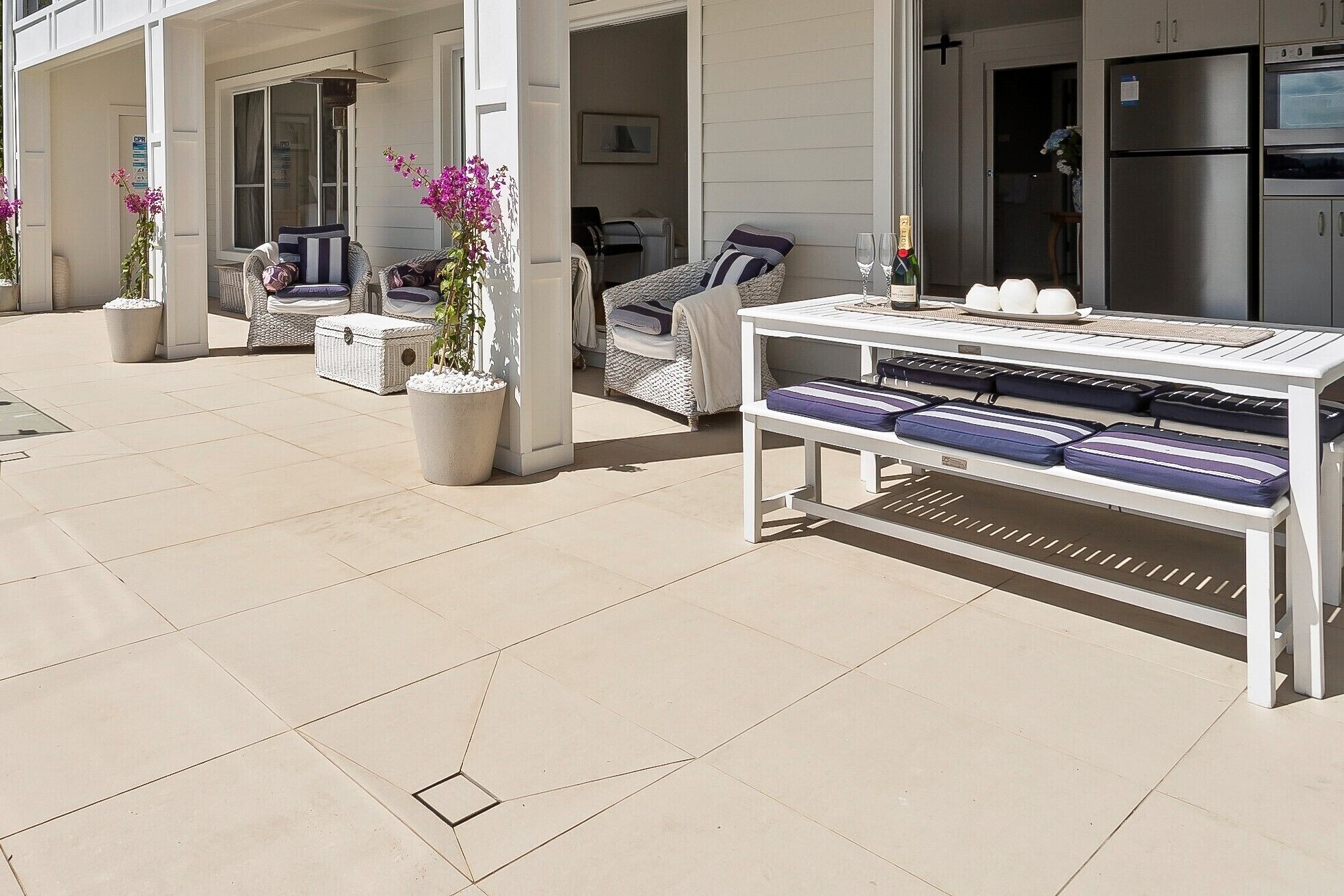 Avalon Careel Bay Waterfront Lower Duplex Deck w exclusive use Infinity Pool — image 8