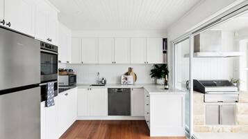 Fridge, microwave, oven, dishwasher