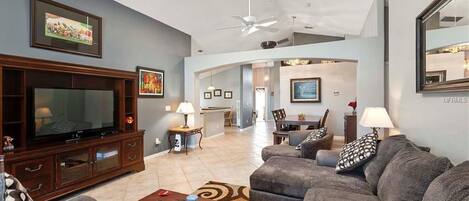 TV connectée, console de jeux vidéo, lecteur de DVD, médiathèque