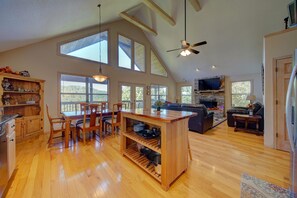 Smart TV, fireplace, DVD player