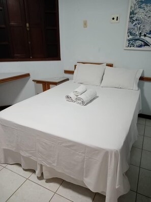 5 bedrooms, desk, iron/ironing board, free WiFi