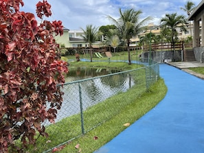 Property grounds - 5-bedroom house in condominium, comfort, air conditioning, 55" SmartTV, Wi-Fi, pool, lagoon, beach. (Vilas do Atlântico)
