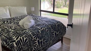 4 bedrooms, iron/ironing board, bed sheets