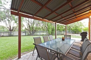 屋外ダイニングエリア