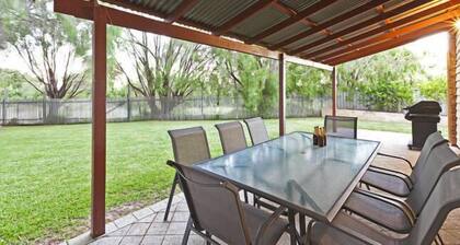 Just 1 street from Beach. Relaxed home, Ideal for families. Linen provided.