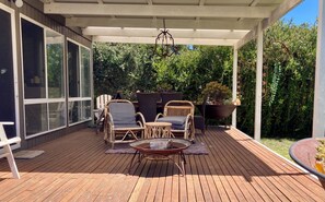 Outdoor dining - By The Sea @ Aireys Inlet - Great location (Aireys Inlet)
