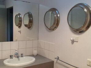 淋浴設備、風筒、番梘、洗頭水