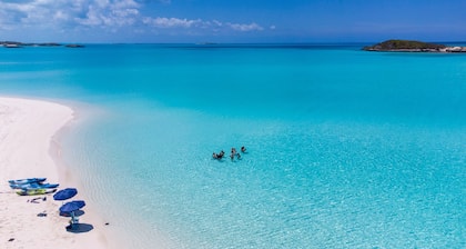 Luxuriöse 5000 m² große Strandvilla am atemberaubenden Tropic of Cancer Beach