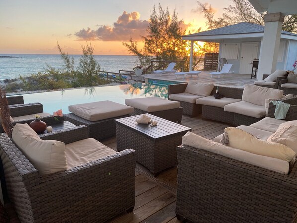 Outdoor pool, an infinity pool