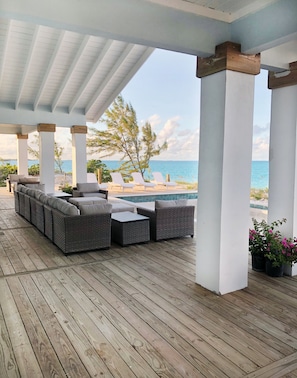Terrace/patio - Luxurious 5000 sq ft Beachfront Villa ON TROPIC OF CANCER BEACH (Exuma)
