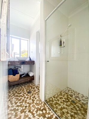 Hair dryer, towels, shampoo, toilet paper