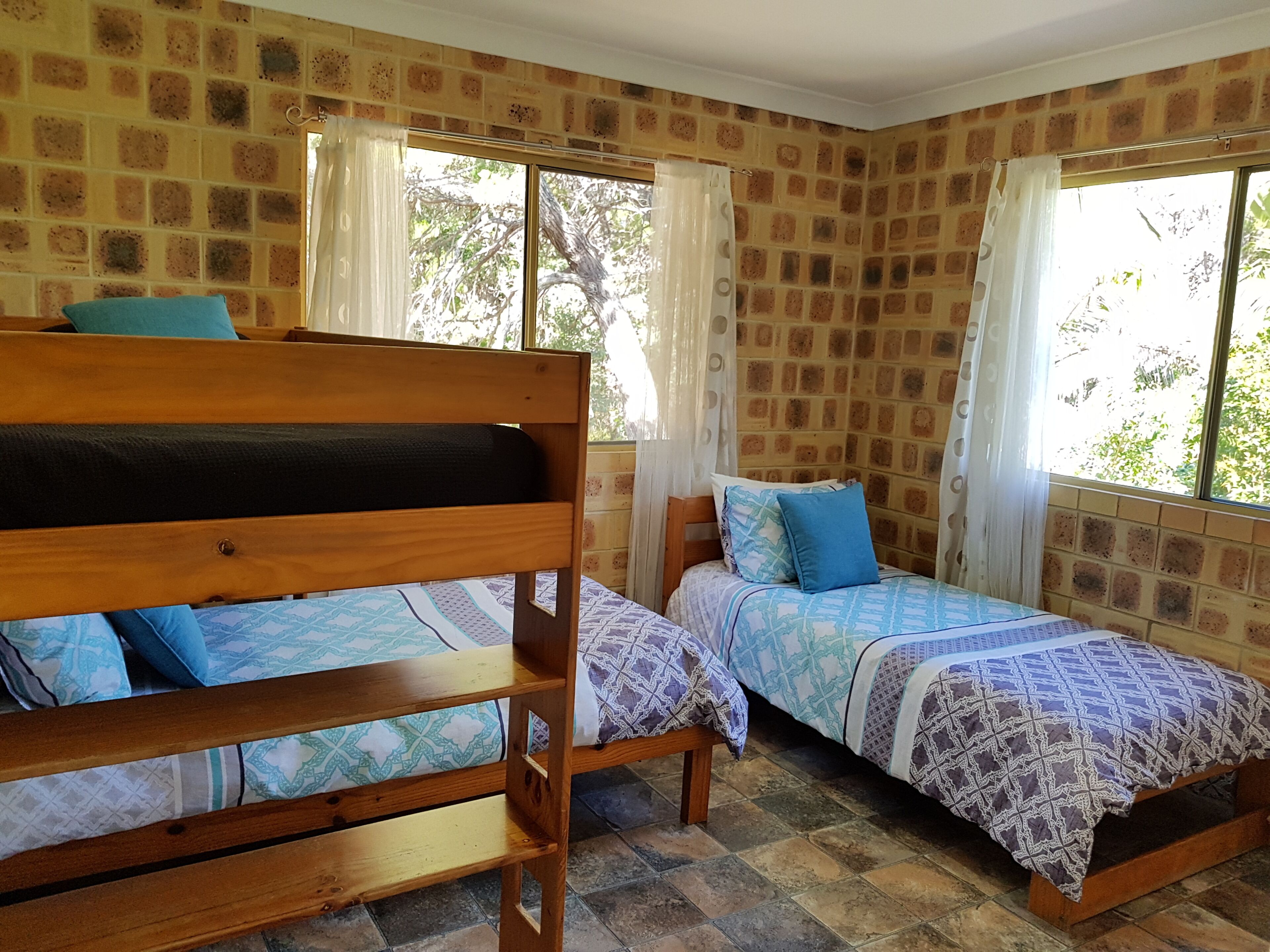 6 bedrooms, wheelchair access