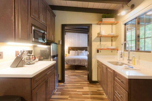 Rustic/Modern Suite 8 in Oak Creek Canyon - Close to Slide Rock State Park