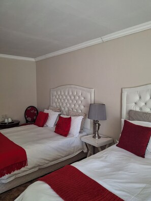 2 habitaciones, escritorio, tabla de planchar con plancha y wifi gratis 