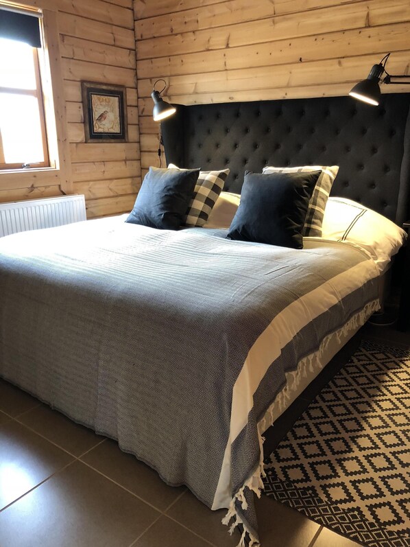 4 bedrooms, WiFi, bed sheets