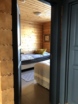 4 bedrooms, WiFi, bed sheets