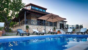 Piscine extérieure, piscine chauffée