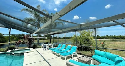 Hidden Waterfront Oasis - ¡A solo 16 minutos de Disney!