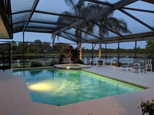 Hidden Waterfront Oasis - vain 16 minuuttia Disney!