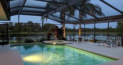 Hidden Waterfront Oasis - vain 16 minuuttia Disney!