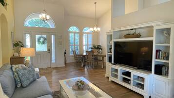 Smart-TV, Netflix, DVD-spiller og fotballspill