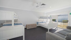 3 habitaciones, tabla de planchar con plancha, internet y ropa de cama