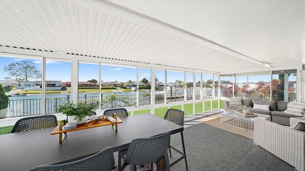 Dining - Hibbard Waterfront Escape - 46 Hibbard Dr (PORT MACQUARIE)