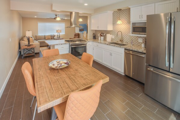 Interior - Room for Everyone, Block from the Beach (Pismo Beach)