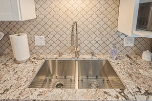 Interior - Room for Everyone, Block from the Beach (Pismo Beach)