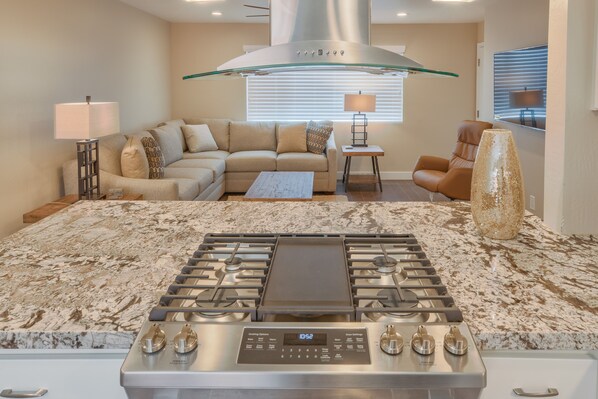 Interior - Room for Everyone, Block from the Beach (Pismo Beach)