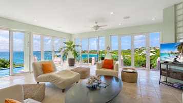 Smart TV, DVD player, biblioteca musical, videoteca