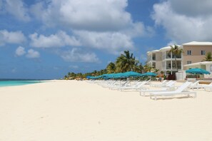 Ranta lähistöllä, rantapyyhkeitä