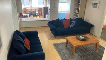 Smart TV, DVD player, books, stereo