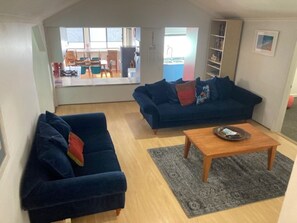 Smart TV, DVD player, books, stereo