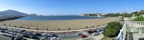 NEGURI METRO (BILBAO-GUGGENHEIM) - Ideal Families, WIFI 