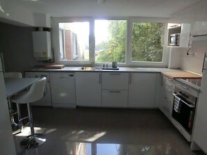 Fridge, microwave, oven, stovetop - NEGURI METRO (BILBAO-GUGGENHEIM) - Ideal Families, WIFI  (Getxo)