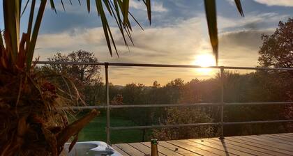 Luxury Boutique Villa avec piscine privée et jacuzzi, design industriel