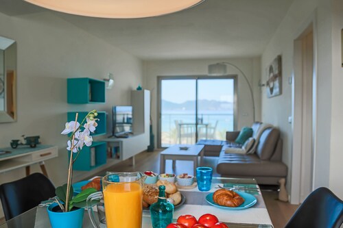 NEW STUNNING BEACHFRONT APARTMENT!!