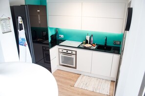 Kühlschrank, Ofen, Herdplatte, Geschirrspüler